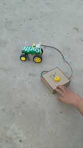 Remote Control Tractor #DIY #tractor #rc #remotecontrol #crafts #scienceproject #inventions #reels #reelsfb #viral #viralreels #trending #trendingreels #foryou #shorts #youtubeshorts #utcrafting | UT Crafting