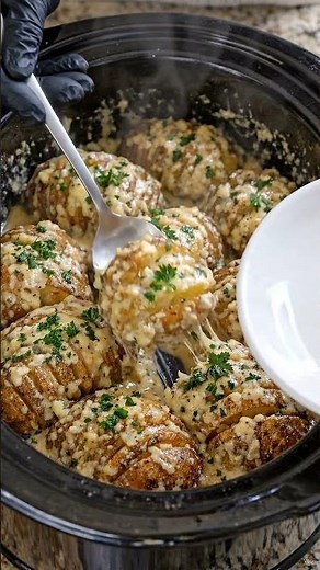 Slow Cooker Cheesy Hasselback Potatoes Easy Crockpot Side Dish Recipe #food #easydinner #foodie