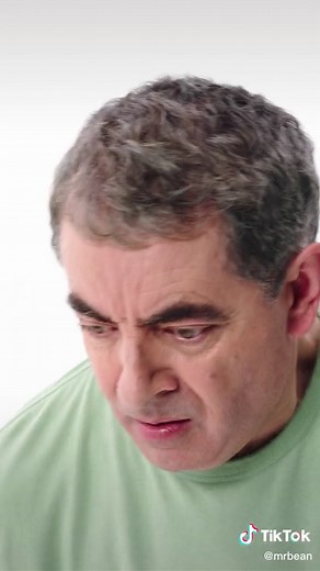 ¡Descubre la Comedia con Man Vs Bee y Rowan Atkinson!