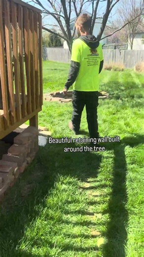 Beautiful Mukch beds cleaned up/ Retaining wall around tree ✨🙌🏼🌿
