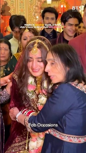 Bride Emotional Moment with Family during her Vidaai | Beautiful Bride | Family Moments | Lehenga