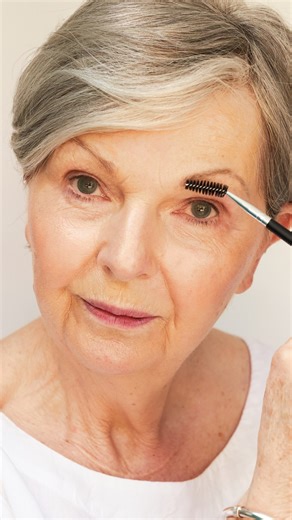 How To Have Beautiful Brows ✨ Tricia shows you how to frame your face perfectly with our Bring Back Brow Shape, the secret to natural-looking brows for older women 💜 👉 https://www.lookfabulousforever.com/the-best-brow-routine-for-older-women | Look Fabulous Forever