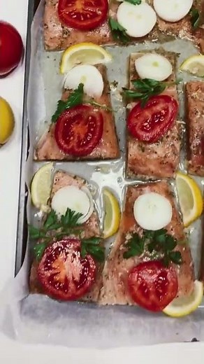 Easy and quick pink salmon in the oven