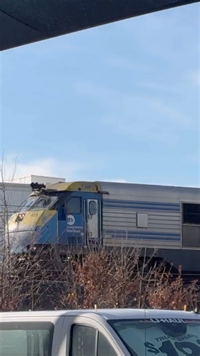 DE30AC #405 Passes by Rockville Centre With 5 C3s | LIRR