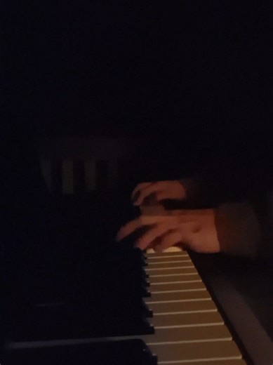 Mastering the Succession Theme on Piano