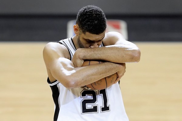 Spurs retiring Tim Duncan's No. 21, eighth jersey to be raised to the rafters