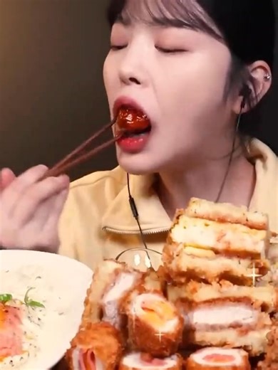 A combination of soft and moist pollack roe cream udon, crispy cheese pork cutlet, and katsusando fr [7309393742144867627] | Balyjing