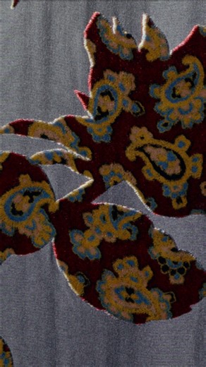 DEVORÉ TECHNIQUE Through devoré, the fabric transforms. Portions of dye and fabric are dissolved to unveil the silk base beneath. Now in stores and on driesvannoten.com #DriesVanNoten #DVNAW25 | Dries Van Noten