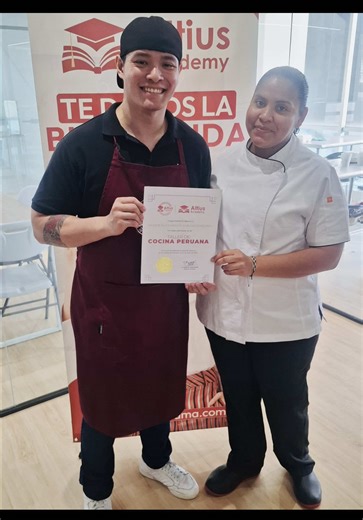 🎉✨ Así se vivieron nuestros talleres en Altius Academy ✨🎉 Momentos llenos de aprendizaje, creatividad y mucha pasión por la cocina. 🍳👩‍🍳 Gracias a cada uno por ser parte de esta experiencia 🔥 ¿Te animás a vivirlo en el próximo? 📲 Escríbenos y sé parte tú también. #TalleresAltius #AltiusAcademy #GastronomíaCreativa #AprendeConAltius #TallerDeGalletas #tallersushi