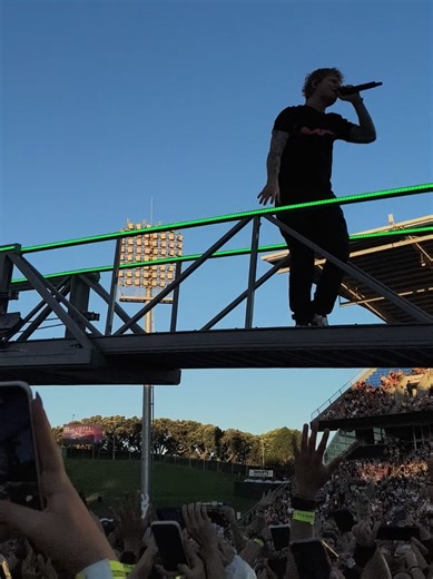 Ed Sheeran Kicks Off Loop Tour with Unique Performance