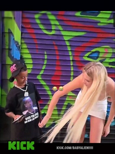 Baby Alien Scares Russian Girl on Kick Stream