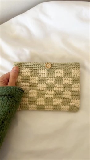 Kindle Cover Crochet #crochet #kindlecase #kindlegirlie #handmade #kindleaccessories #booktok