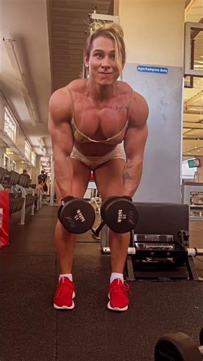 Incredible Female Bodybuilder Muscle Transformation & Workout!