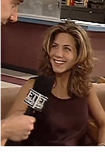 Jennifer Aniston and Lisa Kudrow Celebrate 90s Friends