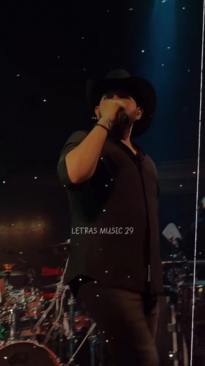 Duelo Band: Un Beso Song Lyrics and More Letters Music