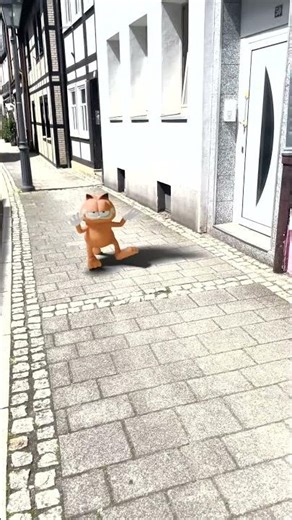 Imagine seeing Garfield IRL 😳