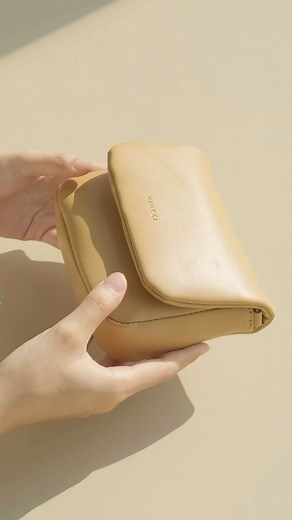 Accessorizing my outfit with this must-have sling bag. Available in store and check out our website or Padini app for more. Delivery available for Malaysia and Singapore. #Vincci #VincciMY #ladiesbag #foryou #fyp #whatitis #BagObsession | Vincci