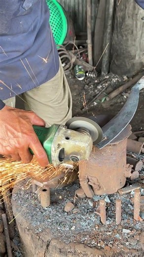 The art of making blades using a forge #amazingkkdaily #shorts