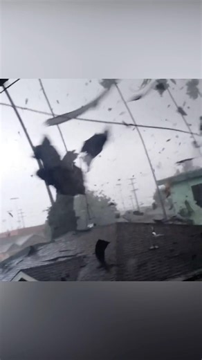 Man Records Tornado in 4K