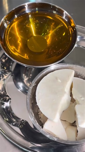 Introducing Pakistan’s first premium, lab-refined Beef Tallow Moisturizer by Herb Garden. Crafted in a controlled laboratory environment, our beef tallow is carefully purified and refined to ensure maximum safety, stability, and skin compatibility — preserving its natural vitamins A, D, E & K while removing impurities. Why Beef Tallow? • Bio-compatible with human skin lipids • Deeply restorative & barrier-repairing • Intensely hydrating without synthetic chemicals • Rich in essential fatty acids