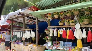 𝐋𝐎𝐎𝐊: Mga nagabaligya sang bulak kag kandila sa Mandalagan, Bacolod City, subog nga adlaw, Oktubre 31. #BomboRadyoBacolod | Bombo Bacolod Livestream