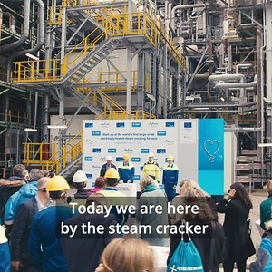 Der eFurnace am Standort Ludwigshafen ist in Betrieb. Gemeinsam mit unseren Partnern SABIC Corporate und Linde plc haben wir die weltweit erste Demonstrationsanlage für großtechnische elektrisch beheizte Steamcracker-Öfen eingeweiht. Kommt der Strom zum Heizen aus erneuerbaren Quellen, hat die neue Technologie das Potenzial, die CO2-Emissionen eines der energieintensivsten Produktionsprozesse in der Chemischen Industrie um mehr als 90 % im Vergleich zu heute üblichen Technologien zu senken. #BAS