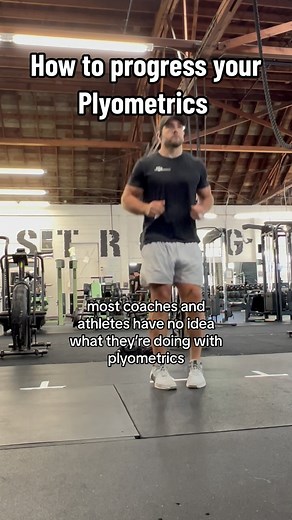 Taking a long term approach to your plyometric and power based movements and jumps will result in: ✅Greater jump performance ✅Increased tendon/ joint load capacity ✅Ensure consistent progress ✅Minimize plateaus ✅Quicker GCT ✅Reduce overuse injury Pair this with a well planned out strength & conditioning program 👌 Check out our peak performance program to inprove your athletic performance #plyometricstraining #plyometrics #athlete #explosivetraining #strengthandconditioning | Nick Leyden