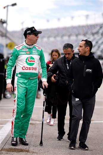 What Darrell Waltrip, who raced on a broken leg, said about Brad Keselowski's injury