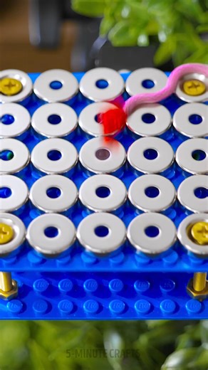 Magnetic snake spinner 🐍 | 5-Minute Crafts
