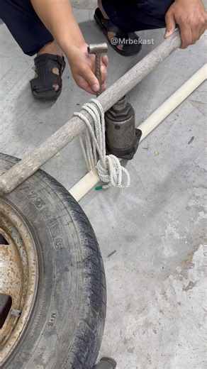 ⚡ Remove a Tire with a Hydraulic Jack Like a Pro!