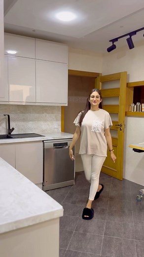 Un tiroir en bazar 😅 que j’ai enfin mis en ordre 🤌🏻 J’ai trié les ustensiles la vaisselle..réorganisé les conserves et maintenant tout est nickel✨ La vidéo en détails sur YouTube 👆🏻 كان عندي درج مليء بالفوضى🤪 وأخيراً نظمتو من اكثر الأشياء اللي كنعكزوا عليها غيرت مكان الاواني بالمنظمات باش نبقا دائما محافظة على الدرج منظم 🤌🏻✨ خليت ليكم الفيديو بالتفصيل على اليوتيوب 👆🏻 #diy #organization #cuisinemarocaine #decoration | Rym Fadel