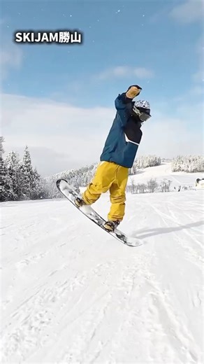 MOO_shohey ebata | 【降った後には雲海】 スキージャム勝山では雪が降って止んだ後に雲海が見える事が多いんよね。 新雪を楽しんで景色まで楽しめるなんて一石二鳥ですわ。 先日の雪で雪質も良くなってるはずなので是非遊びに行ってみてください♪ #snowboard #スノーボード #スノボ #グラトリ... | Instagram