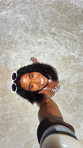 Mari Lobo on Instagram: "Tutorial de sereia 🧜🏾‍♀️ 🌊"