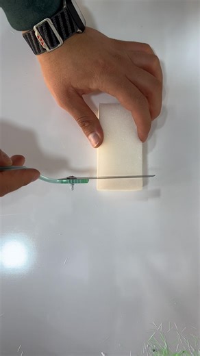 Top trick with toothbrush and razor.#diy