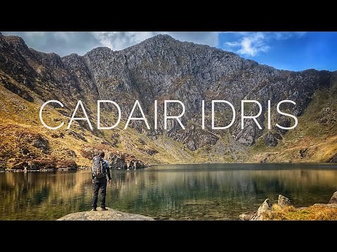 CADAIR IDRIS - Snowdonia National Park | A Day Hike In The Mountains