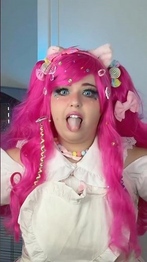 That's normal, it's just Pinkie Pie 😂 #mlp #cosplay #mylittlepony #pinkiepie