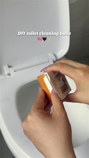 Make your own toilet cleaning balls with simple household ingredients for an easy cleaning routine. 🔍 Find it at https://temu.to/m/g5ela8n9urn or with this code fau2732. #temu #diycleaning