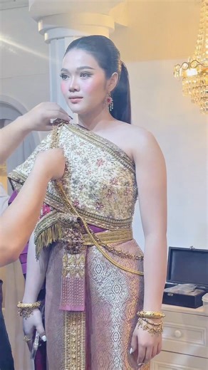 11K views · 902 reactions | Gorgeous Bride in the Thai Chakraphat...