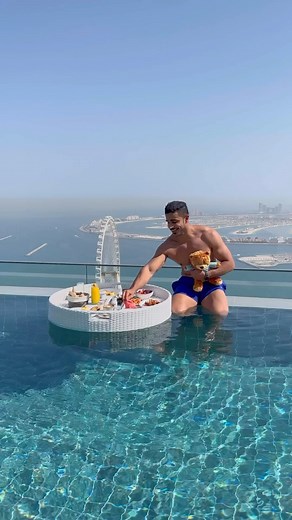 Highest infinity pool in a building 😍 @addressbeachresort 📸 @haroontahir #dubailifestyle #dubailife #dxbstyle #mydubai #dubailuxury #dubaitravel #visitdubai #dubaitourism #luxuryhotel #luxurytravel #luxurylifestyle #finedining #foodlover #dubairestaurant #dubai #abudhabi #theinsiderme #theinsidermagazine #ilovedubai #dubailove #dubaihotels #abudhabihotels #dubainightlife #staycation | The Insider Middle East