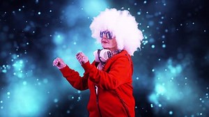 uma incrível vovó dançarina disco, senhora: vídeo stock (100% livre de direitos) 31549918 | Shutterstock