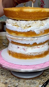 Cake decorating- back from vacations 💕 #cakedecorating #storytime #homebaker #pastelespersonalizados #pastelescaseros #lastminutecake #treslechescake | Rociio Ruiz