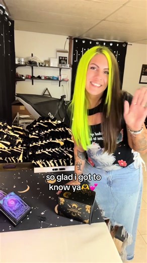 Closing a Chapter: Emotional Tarot Insights