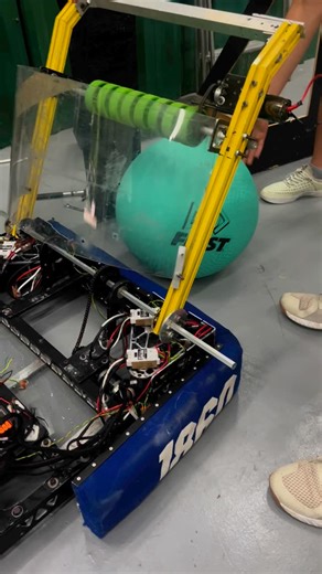 ALPHABOTS #1860 on Instagram: "PROTÓTIPO PEGADOR DE ALGA 2025 ! Você conhece a maior competição de robótica de ensino médio do mundo? Somos uma equipe brasileira de robótica do Instituto Alpha Lumen que participa da FIRST Robotics Competition! Projetamos e construímos nossos robôs para competir! Quer saber mais sobre ? Da um follow, valeu falou ! ✌🏻 #teamwcp #robot #competition #teagá #20anos #frc #automacao #tecnologia #2025 #robotica"
