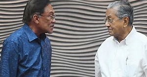 Dr M files RM150mil libel suit against Anwar