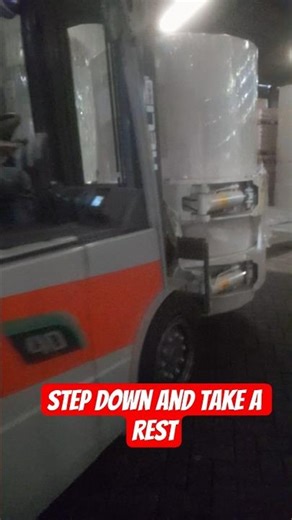 Step down and take a rest #education #forklift #factory #warehouse #heliforklift ‎⁨@HeliForklift⁩