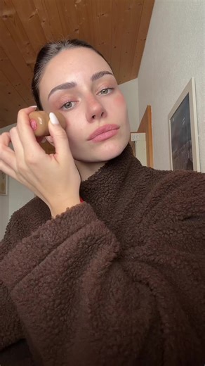 Easy Makeup Techniques for Mountain Adventures