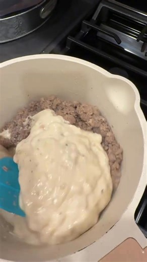 5 comments | Biscuits and gravy casserole Cook @ 350° for 20 mins! #Delicious dinnertime | Mom-ster | Facebook