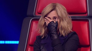 218K views · 1K reactions | Réussir à faire pleurer la coach Lara lors de son audition à l'aveugle, il faut le faire!  À votre avis, quelle est la chanson qui l'a autant touchée? 樂 #LaVoixTVA | La Voix | Facebook
