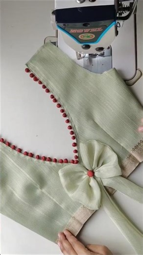 New blouse back neck design stitching easy method #shorts #blousedesign #viralshort