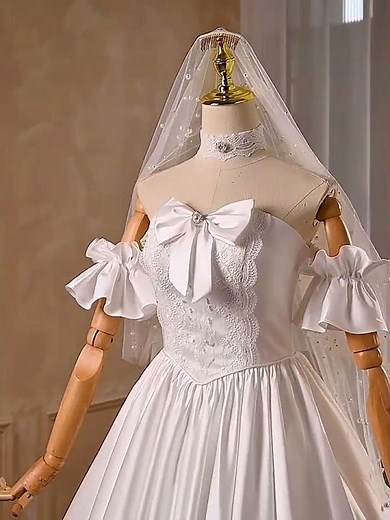 Romantic Vintage Ball Gown Wedding Dress with Detachable Sleeves 🕊️